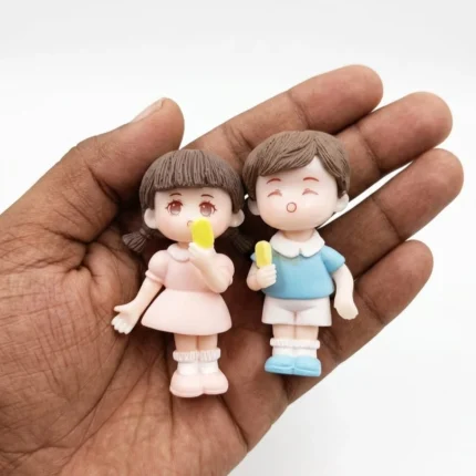 Miniature boy and girl figurine set enjoying ice cream. This product is ideal for dollhouses or dioramas.