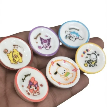 Miniature cartoon character round plate, a random design product for dollhouse or diorama.