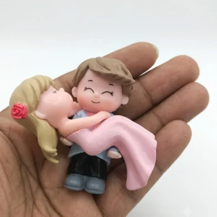 Romantic couple hugging figurine product, beautifully crafted for home decor or a thoughtful gift.