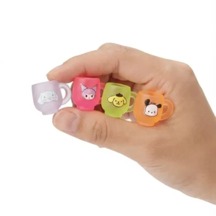 Miniature cartoon animal mugs, randomly selected. A decorative product for dollhouses.