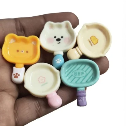 Charming miniature cartoon face frying pan, a unique product for dollhouse kitchens or miniature displays.