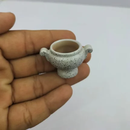 Miniature ceramic pot product, ideal for realistic dollhouse gardens and miniature scenes, adding a touch of charm.