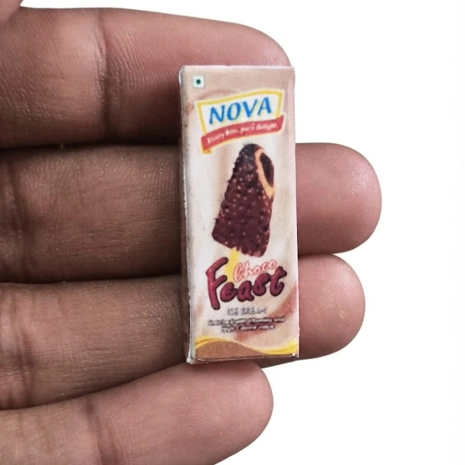 Nova-Choco-Feast-Miniature-Ice-Cream-Box A highly detailed Nova Choco Feast miniature ice cream box product, perfect for dollhouse displays and collectors.