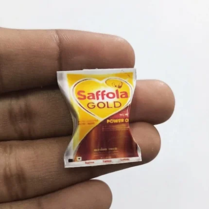 Highly detailed miniature Saffola Gold cooking oil sachet. This product is ideal for dollhouse kitchens.