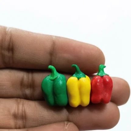 Product image: set of three realistic miniature bell peppers, perfect for dollhouse scenes or dioramas.