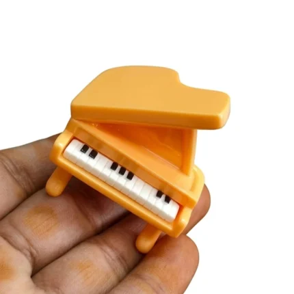 Exquisite miniature gold grand piano figurine product, perfect for any collection or display.