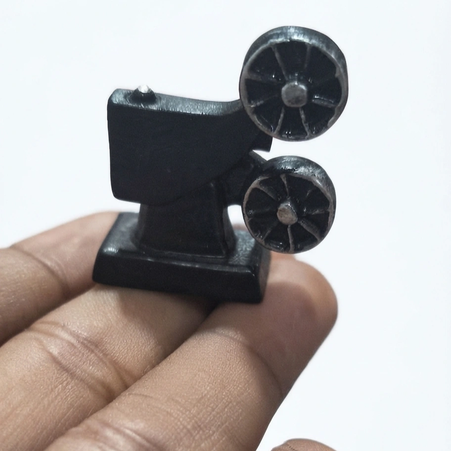 Miniature-Movie-Projector-Figurine-1 A highly detailed miniature movie projector figurine product, perfect for dollhouse scenes and collector displays.