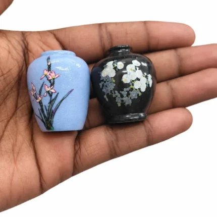 Charming miniature floral ceramic vase, a random design product for dollhouse decoration or miniature scenes.